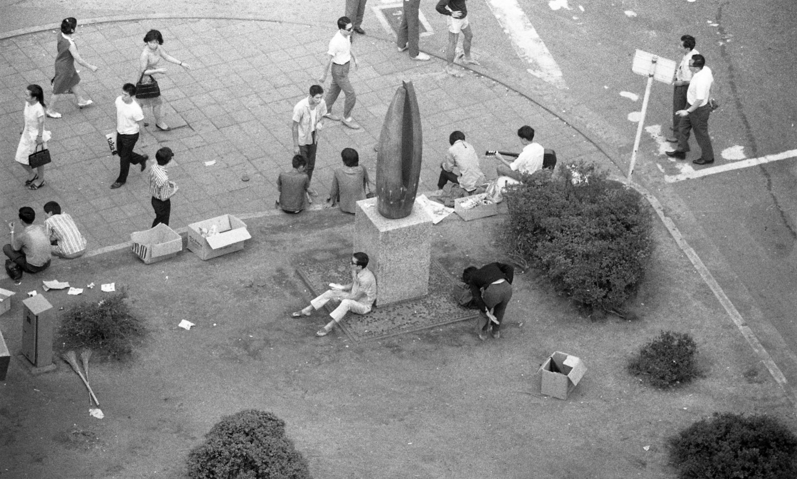 新宿駅東口 グリーンハウスと呼ばれるフーテン族の聖地