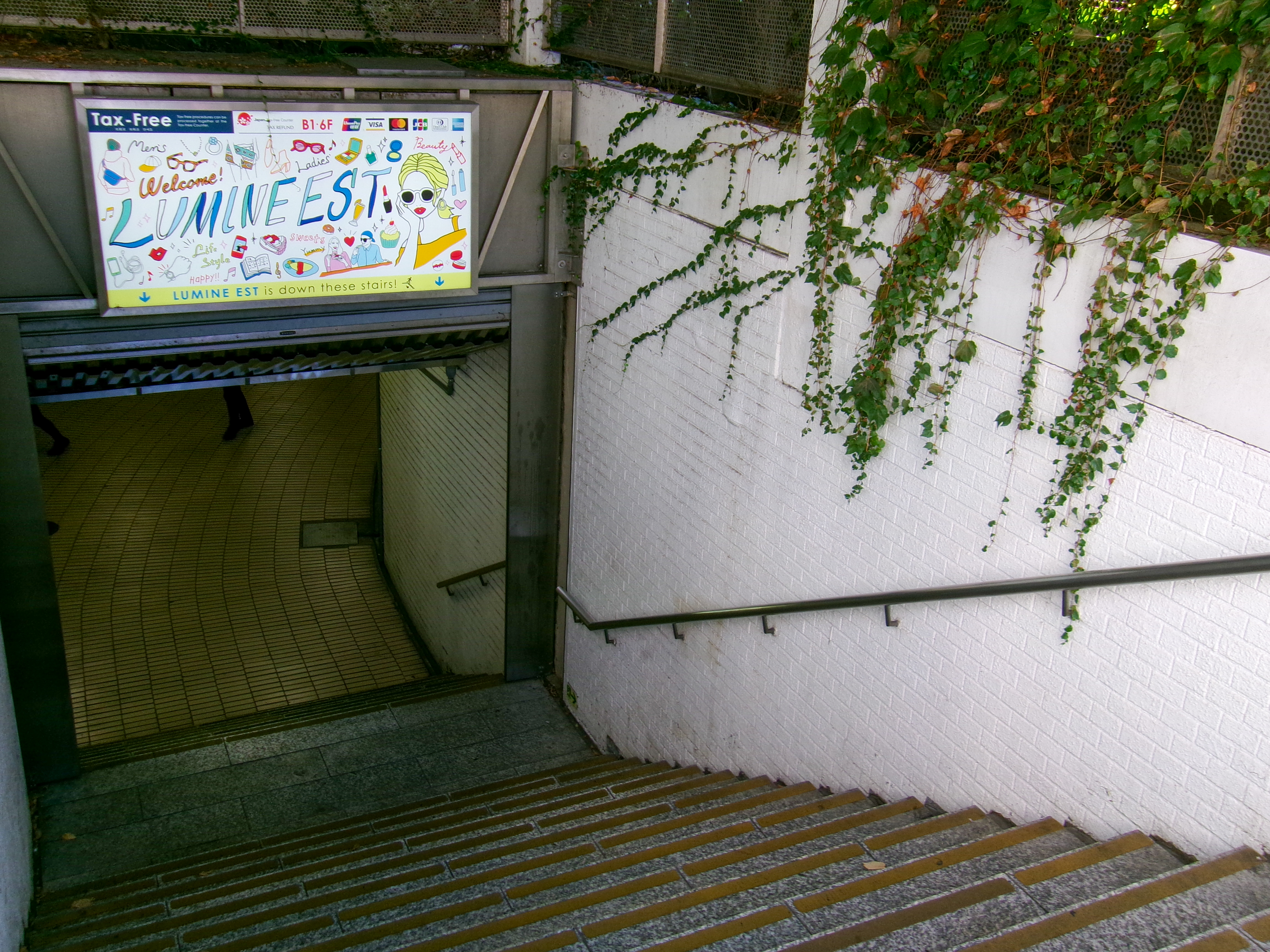 東口広場からルミネへ